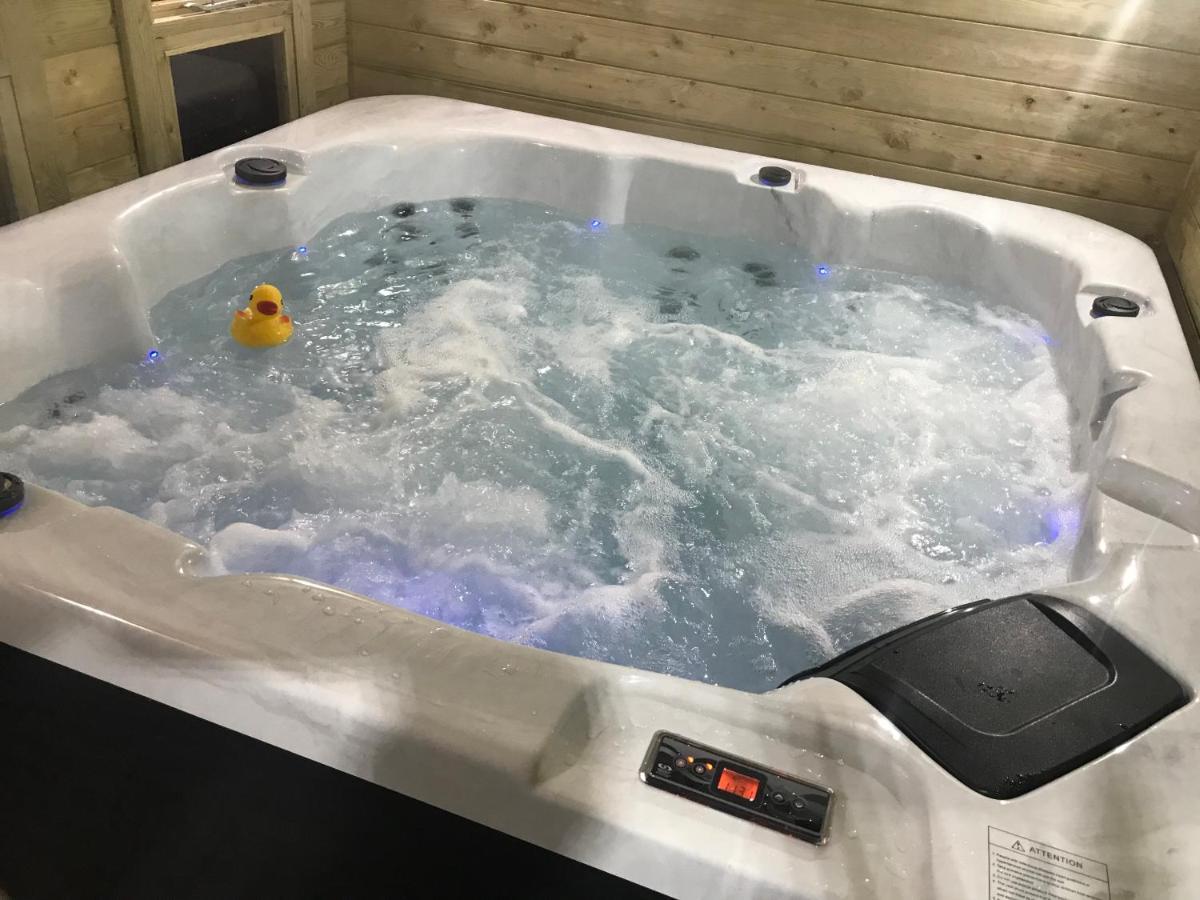 Hot Tub Hide Away Near Alton Towers Staffordshire Hotel Cheddleton Exterior foto