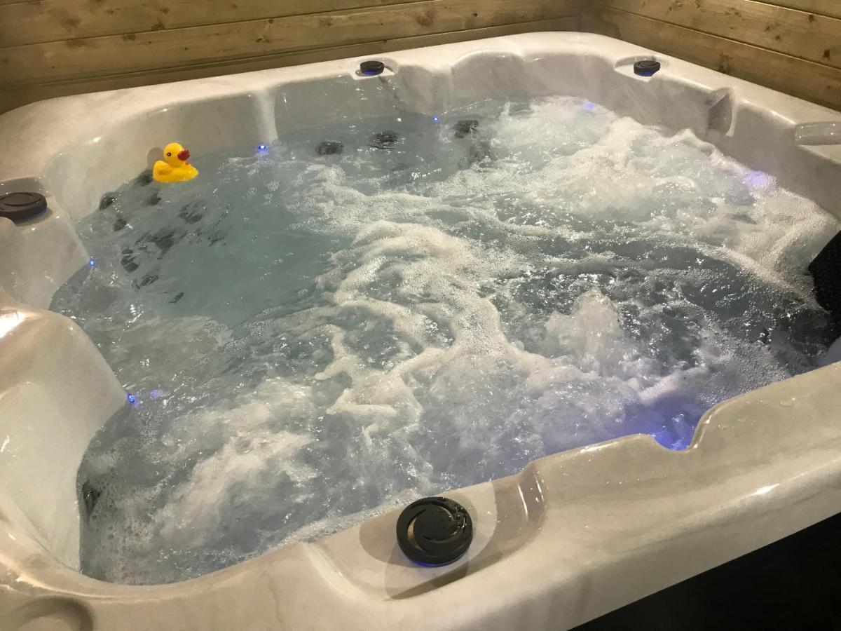 Hot Tub Hide Away Near Alton Towers Staffordshire Hotel Cheddleton Exterior foto